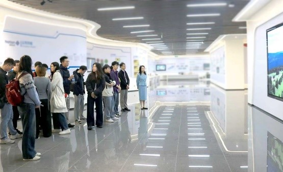 清华研学团来访图2.jpg